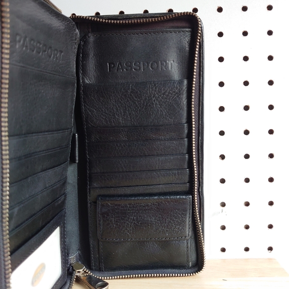 Fossil Estate Multi Passport Genuine Cowhide Leather Unisex Case MLG0084001 - Picture 7 of 15